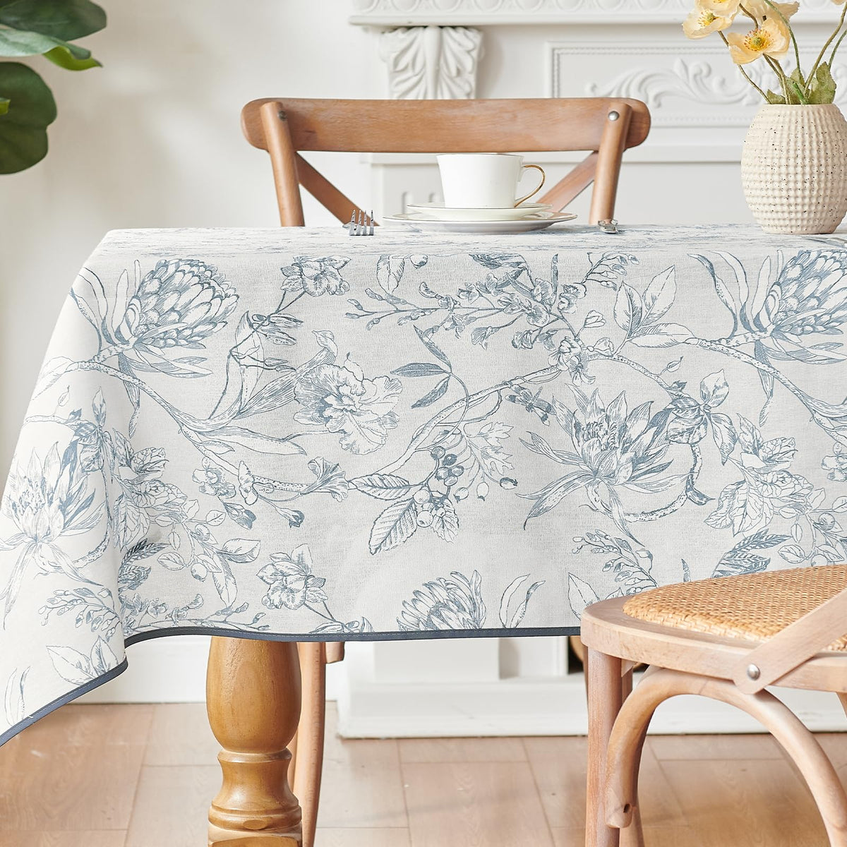 jinchan Black Farmhouse Floral Linen Rectangle Table Cloth 52 x 70 Inch | Traditional farmhouse florals create a versatile look for everyday dining and seasonal decorating.