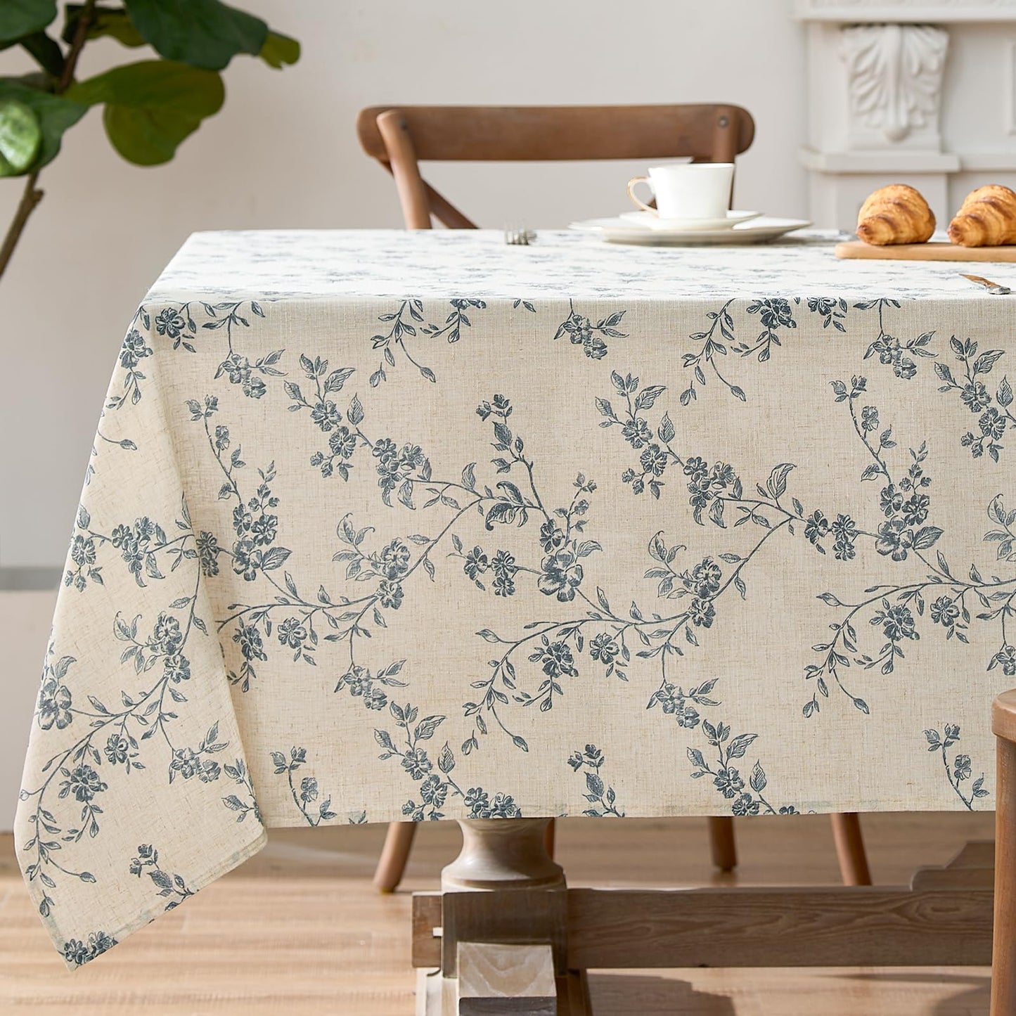jinchan Black Farmhouse Floral Linen Rectangle Table Cloth 52 x 70 Inch | Traditional farmhouse florals create a versatile look for everyday dining and seasonal decorating.