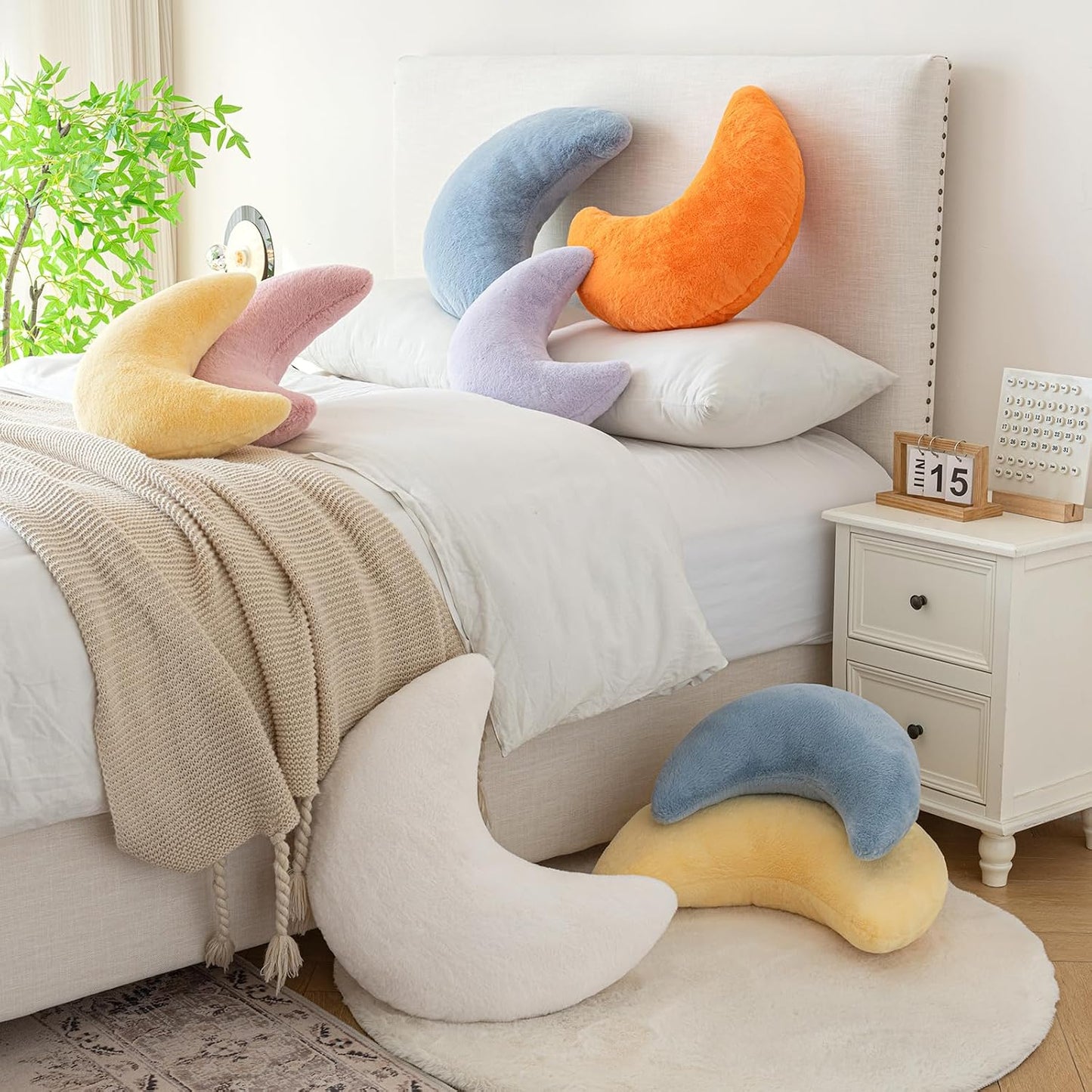 Moon Pillow, Decorative Throw Pillows with Soft Faux Rabbit for Bed Couch, Moon Shaped Pillows Plush Floor Cushions Room Decor Pillow for Sofa Bedroom Living Room
