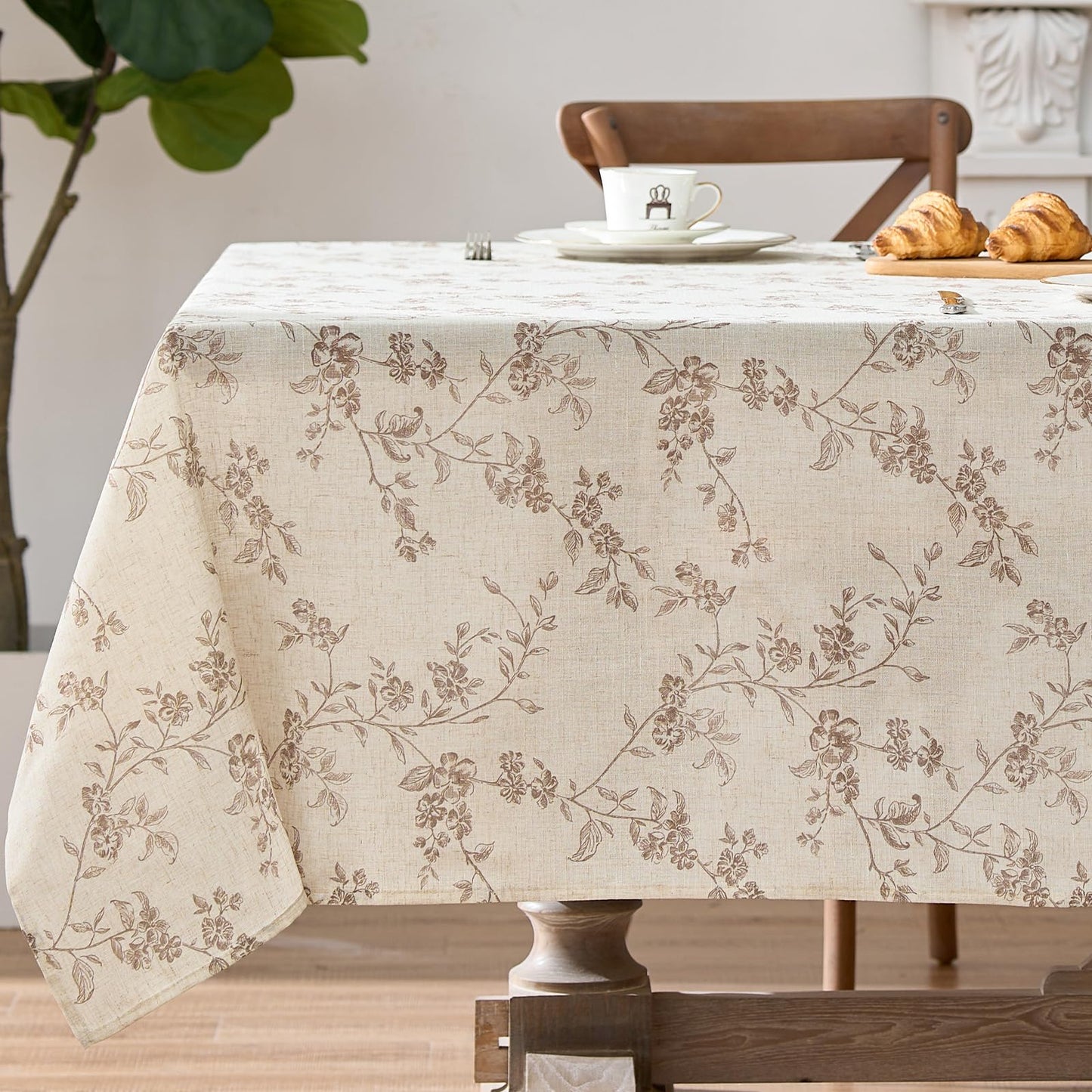 jinchan Black Farmhouse Floral Linen Rectangle Table Cloth 52 x 70 Inch | Traditional farmhouse florals create a versatile look for everyday dining and seasonal decorating.