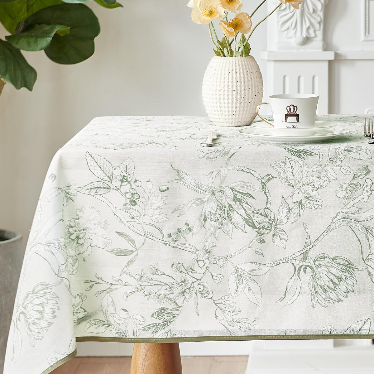 jinchan Black Farmhouse Floral Linen Rectangle Table Cloth 52 x 70 Inch | Traditional farmhouse florals create a versatile look for everyday dining and seasonal decorating.