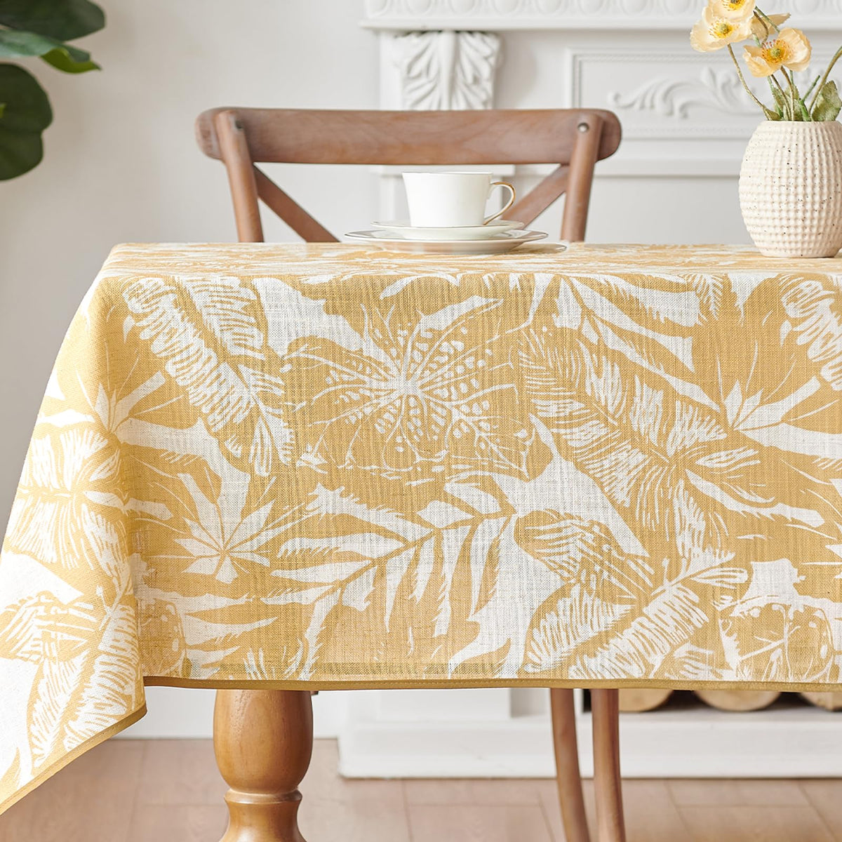 jinchan Black Farmhouse Floral Linen Rectangle Table Cloth 52 x 70 Inch | Traditional farmhouse florals create a versatile look for everyday dining and seasonal decorating.