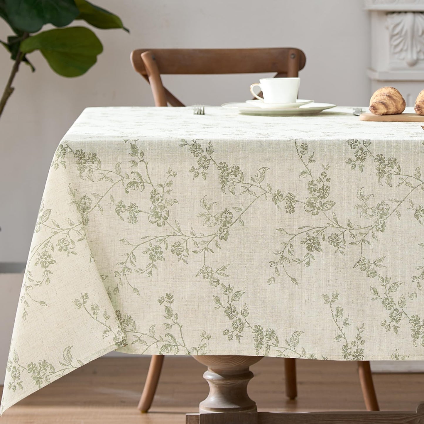 jinchan Black Farmhouse Floral Linen Rectangle Table Cloth 52 x 70 Inch | Traditional farmhouse florals create a versatile look for everyday dining and seasonal decorating.