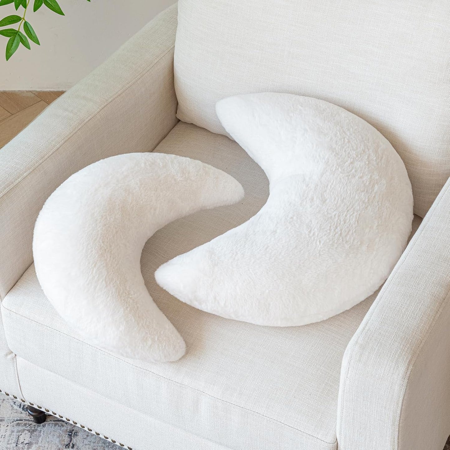 Moon Pillow, Decorative Throw Pillows with Soft Faux Rabbit for Bed Couch, Moon Shaped Pillows Plush Floor Cushions Room Decor Pillow for Sofa Bedroom Living Room