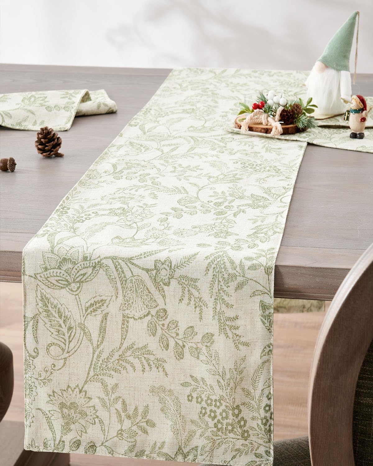 jinchan Black Farmhouse Floral Linen Rectangle Table Cloth 52 x 70 Inch | Traditional farmhouse florals create a versatile look for everyday dining and seasonal decorating.
